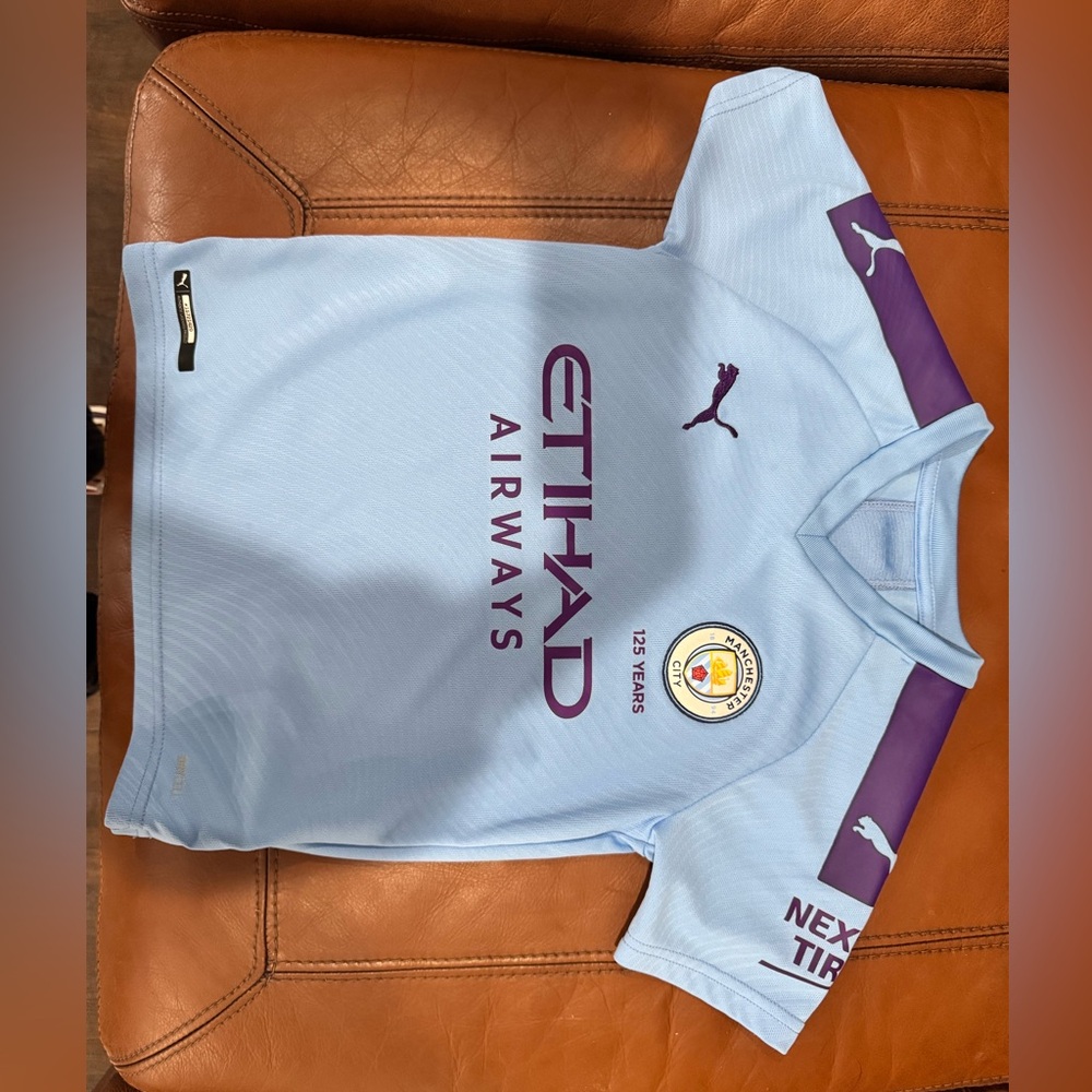 Youth Small Manchester City jersey